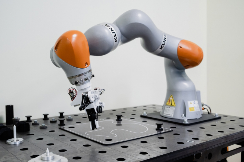 Коллаборативный робот-манипулятор KUKA LBR IIWA